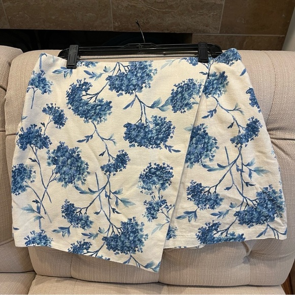 Abercrombie & Fitch Skort Small Scarlett Linen-Blend Wrap Blue floral print NWT - Picture 2 of 10